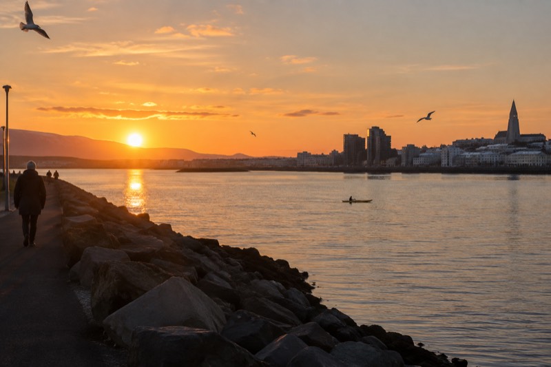 Midnight sun and near 24 hour daylight